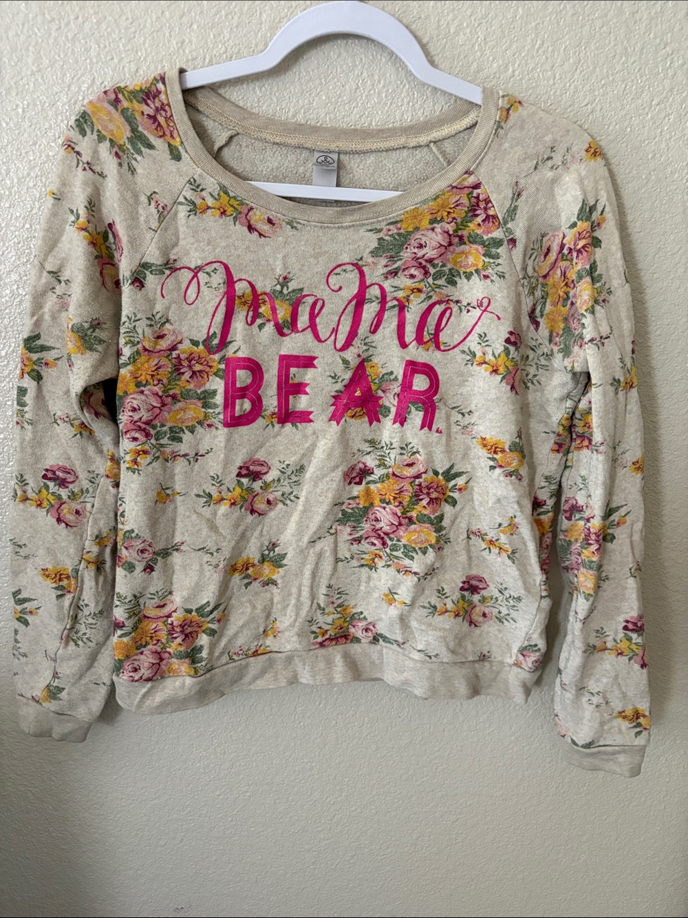 Beige Floral 'Mama Bear' Sweatshirt with Pink Script